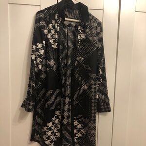 NWOT VintageGuess Silk XS Classic Black and White  Abstract duster/dress